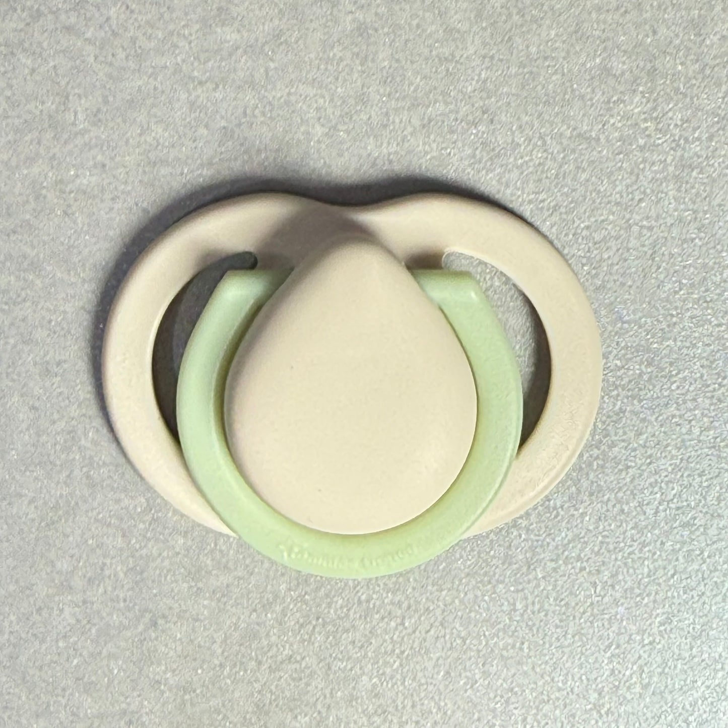 Tommee Tippee Cream/Green Reborn Magnetic Dummy - self fit magnet