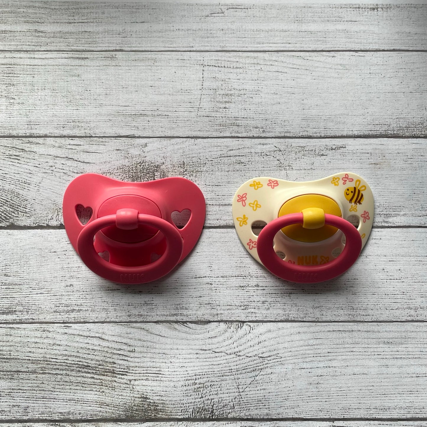 NUK Pink Bee Reborn Magnetic Dummy - self fit magnet
