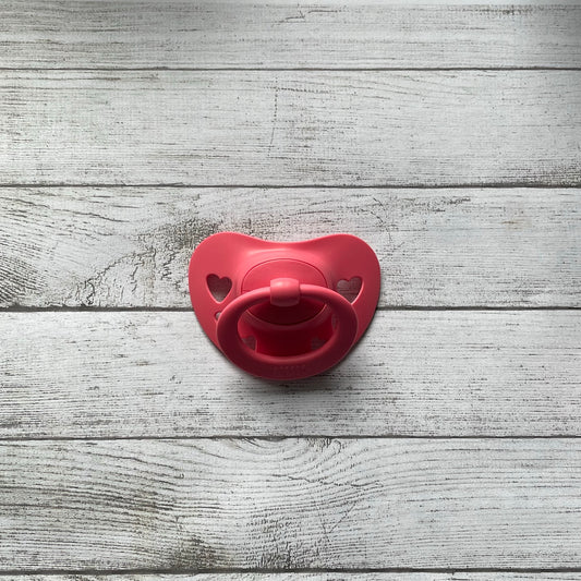 NUK Pink Bee Reborn Magnetic Dummy - self fit magnet