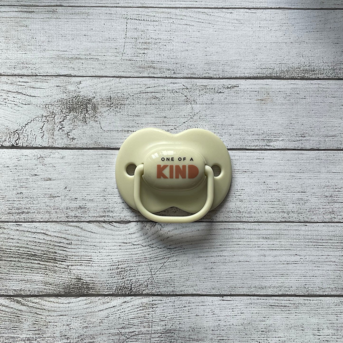Tommee Tippee KIND Reborn Magnetic Dummy - self fit magnet