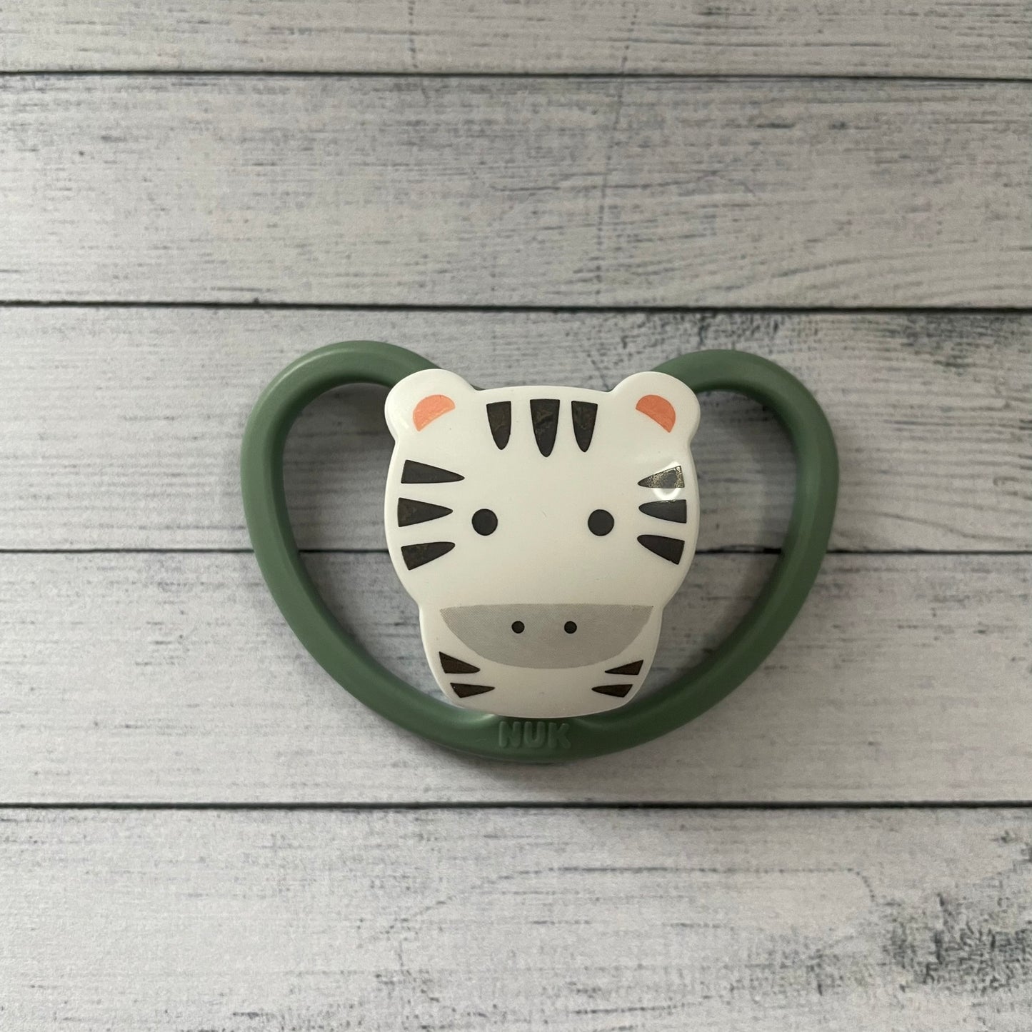 NUK Zebra Reborn Magnetic Dummy - self fit magnet