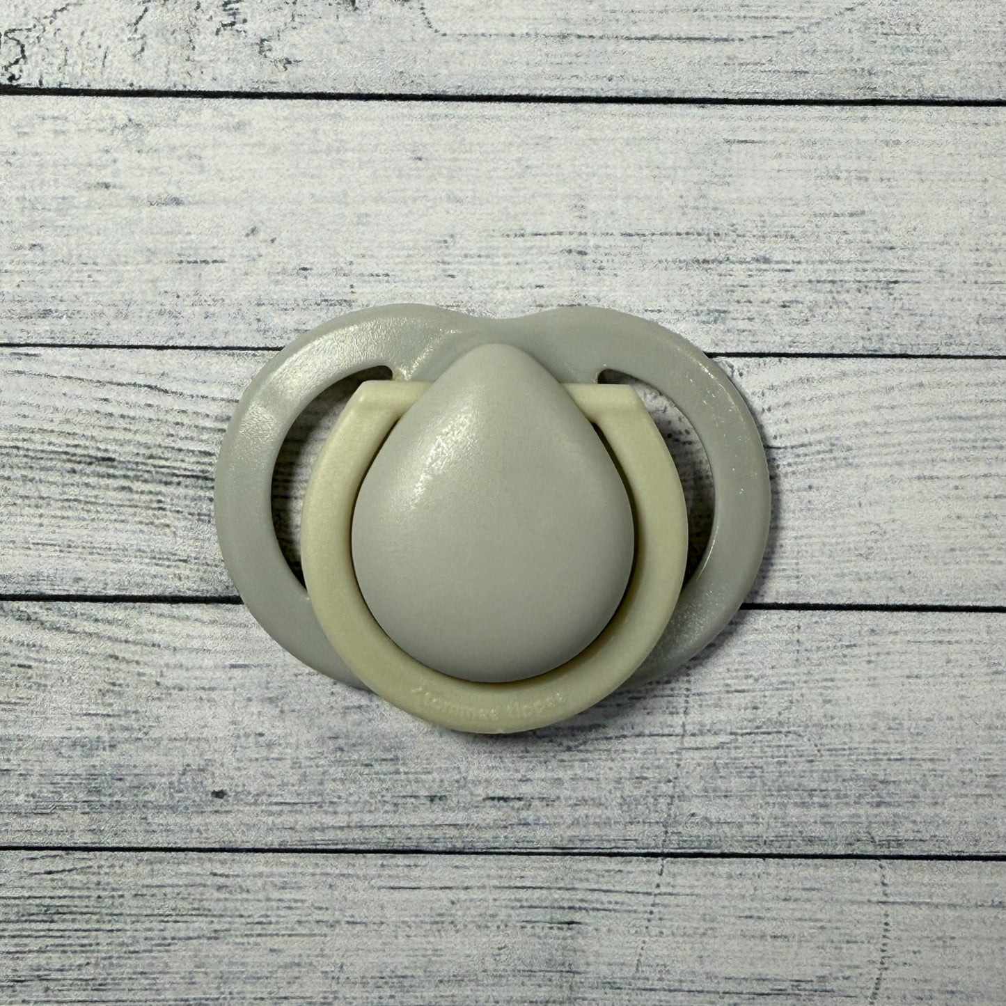 Tommee Tippee Blue/Cream Reborn Magnetic Dummy - self fit magnet