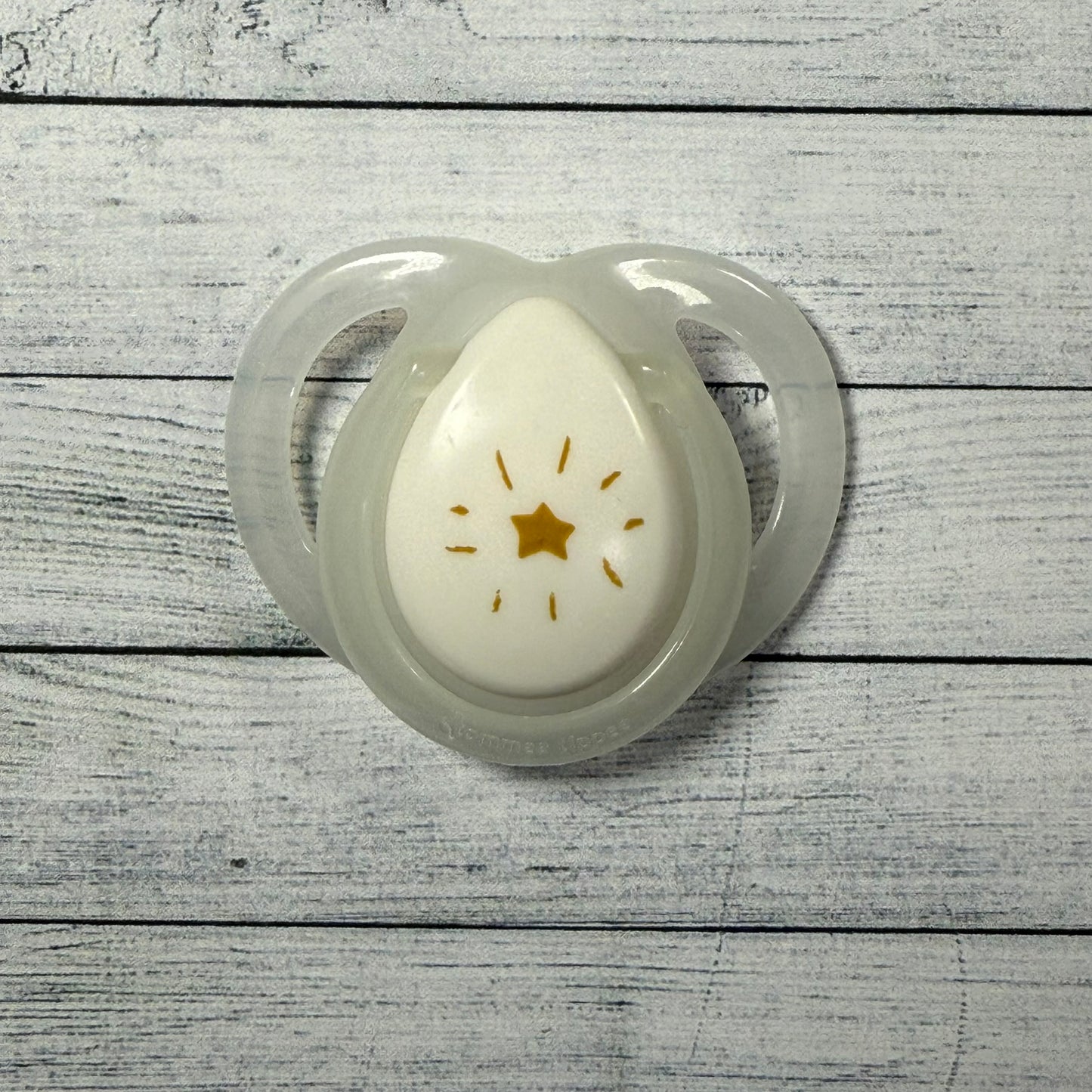 Tommee Tippee Clear White Star Reborn Magnetic Dummy - self fit magnet
