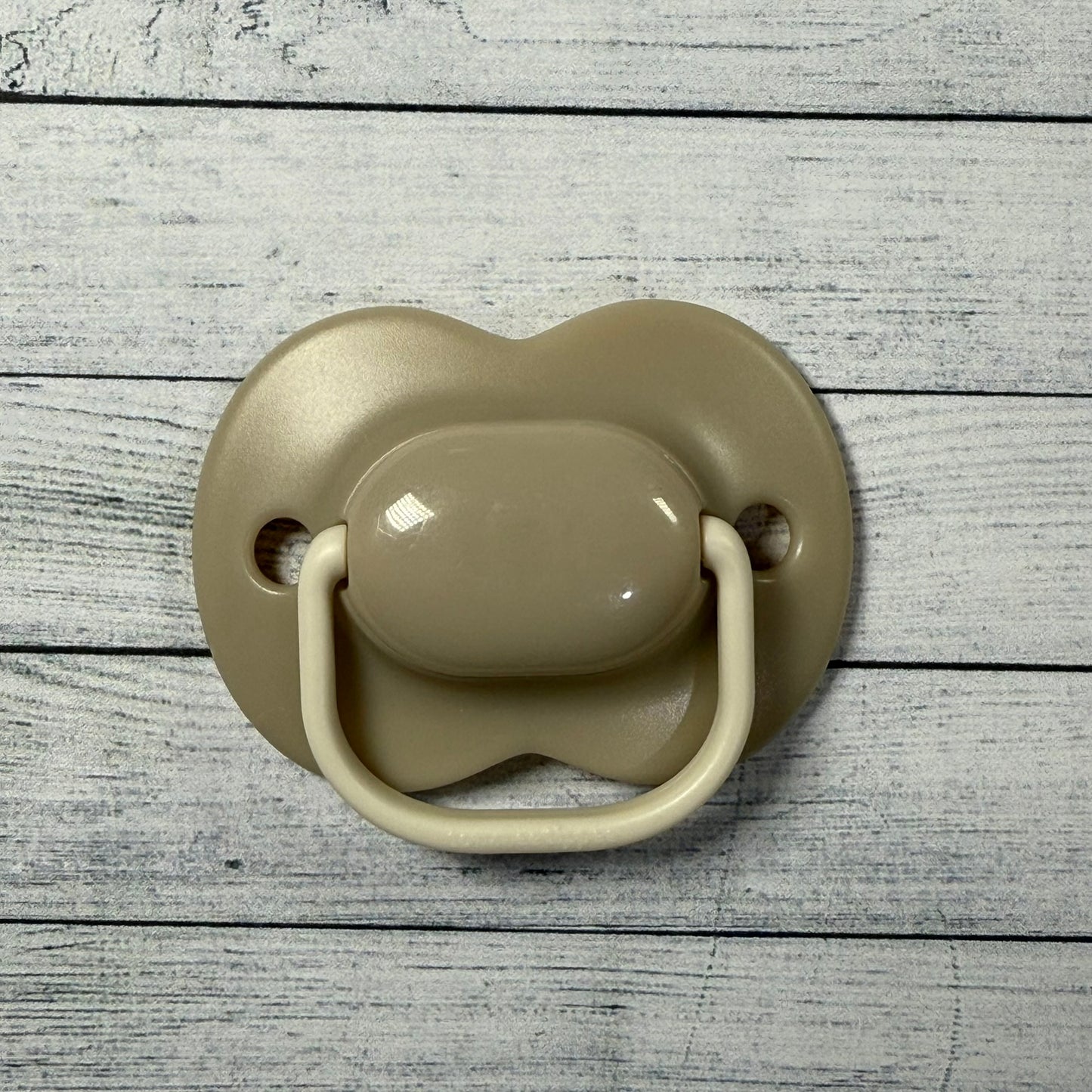 Tommee Tippee Beige Reborn Magnetic Dummy - self fit magnet