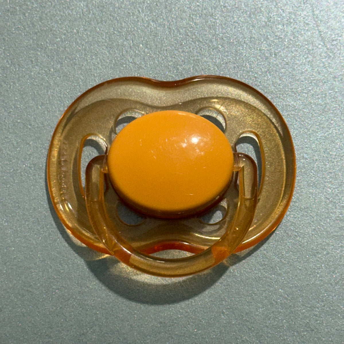 Avent Transparent Orange Reborn Magnetic Dummy - self fit magnet