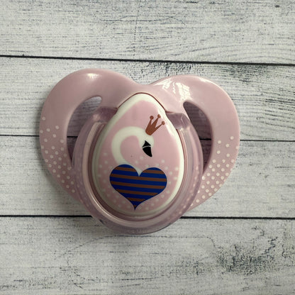 Tommee Tippee Swan Reborn Magnetic Dummy - self fit magnet