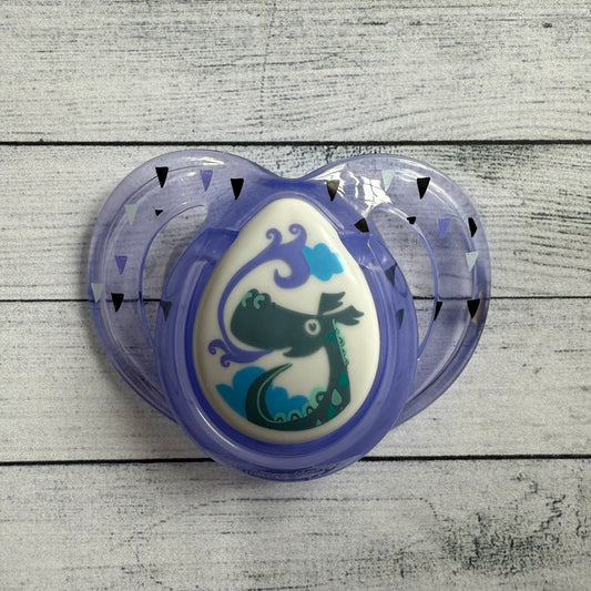 Tommee Tippee Dragon Reborn Magnetic Dummy - self fit magnet