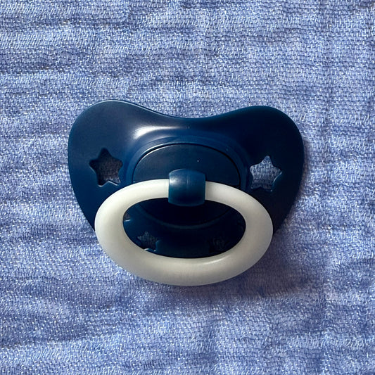 NUK Navy Stars Reborn Magnetic Dummy - self fit magnet