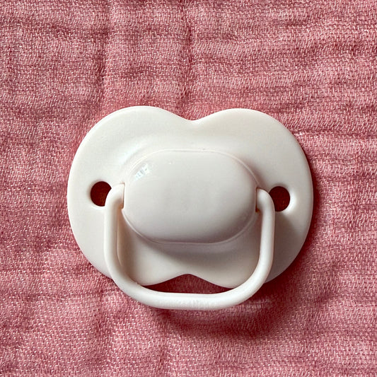 Tommee Tippee Pale Pink Reborn Magnetic Dummy - self fit magnet