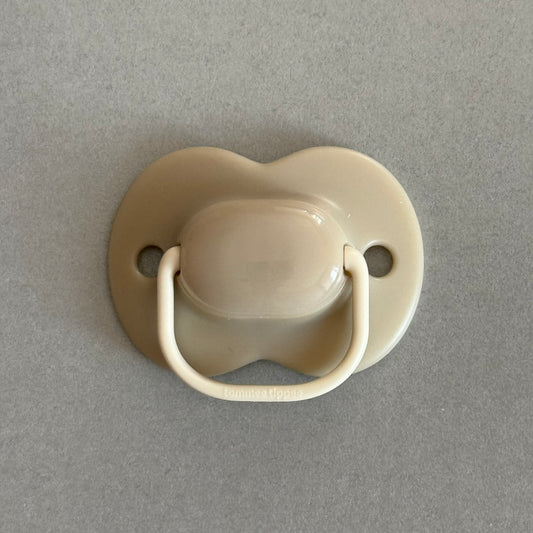 Tommee Tippee Beige Reborn Magnetic Dummy - self fit magnet
