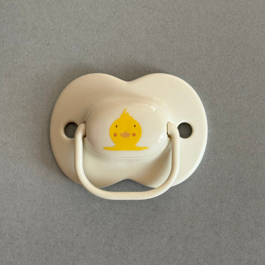 Tommee Tippee Cream Duck Reborn Magnetic Dummy - self fit magnet