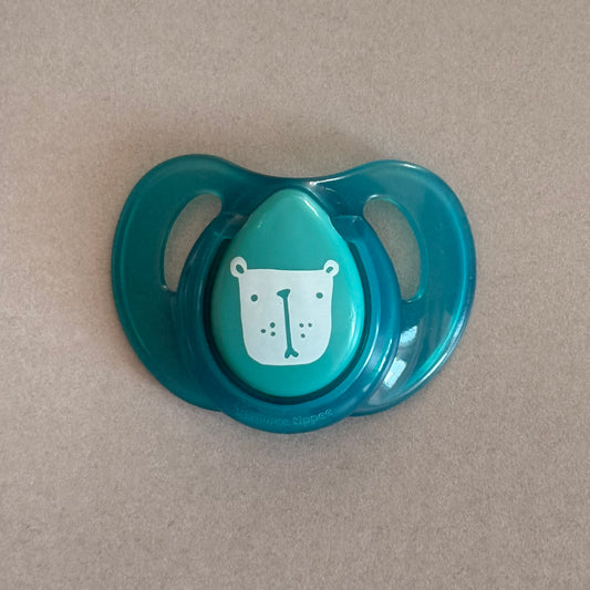 Tommee Tippee Bear Face Reborn Magnetic Dummy - self fit magnet