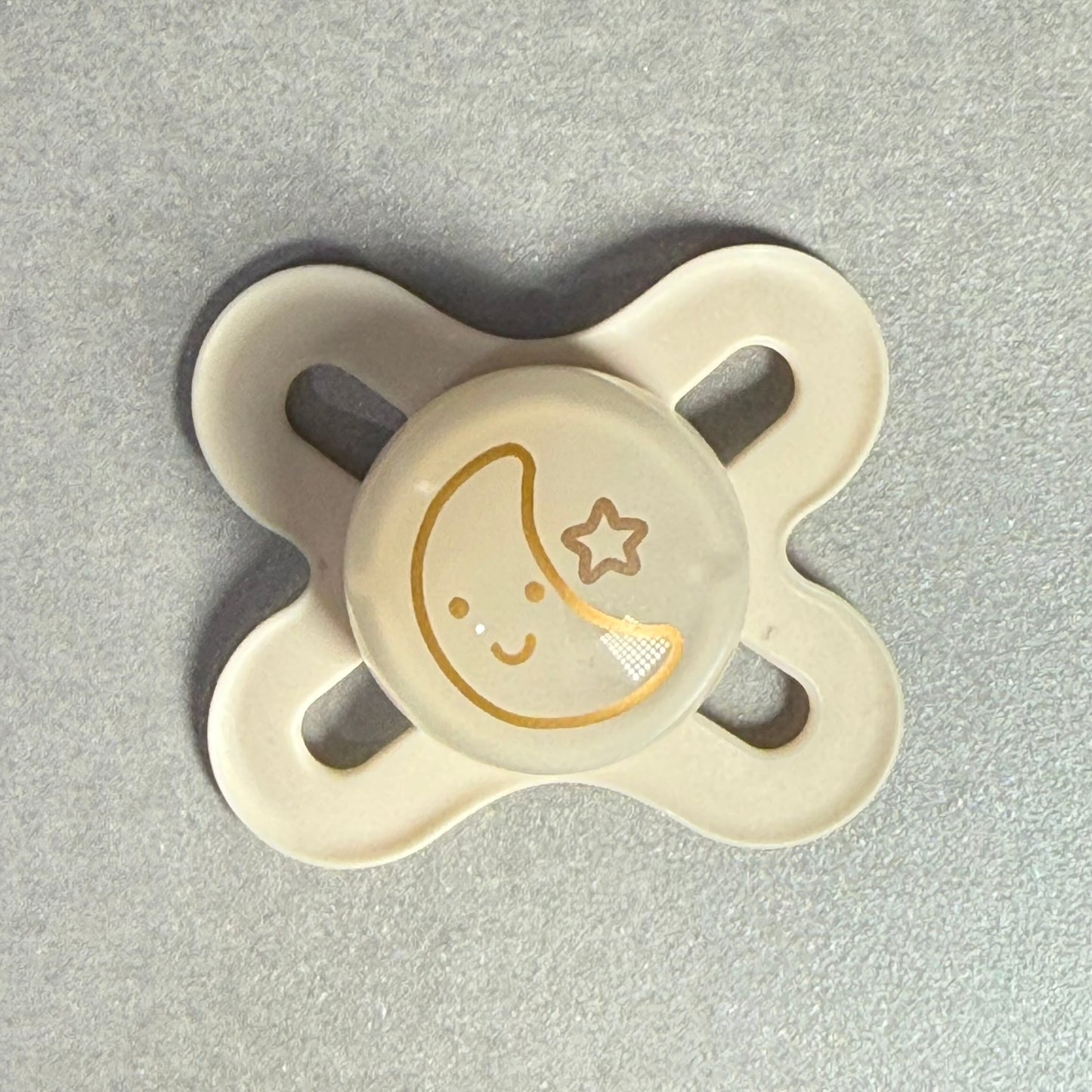 MAM Cream Moon Reborn Magnetic Dummy - self fit magnet