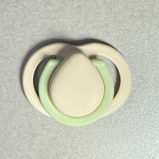 Tommee Tippee Cream/Green Reborn Magnetic Dummy - self fit magnet