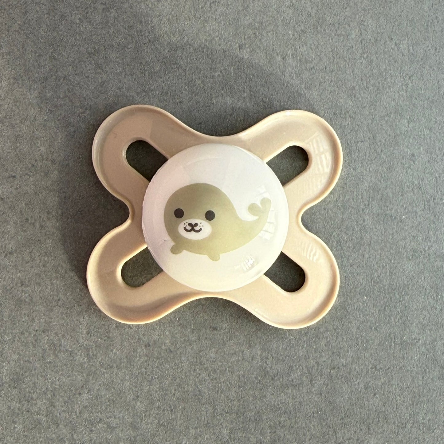 MAM Beige Seal Reborn Magnetic Dummy - self fit magnet
