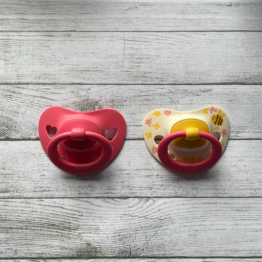 NUK Pink Bee Reborn Magnetic Dummy - self fit magnet