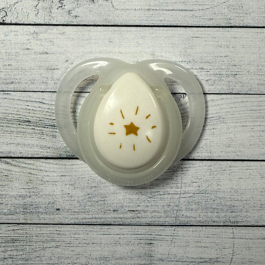 Tommee Tippee Clear White Star Reborn Magnetic Dummy - self fit magnet