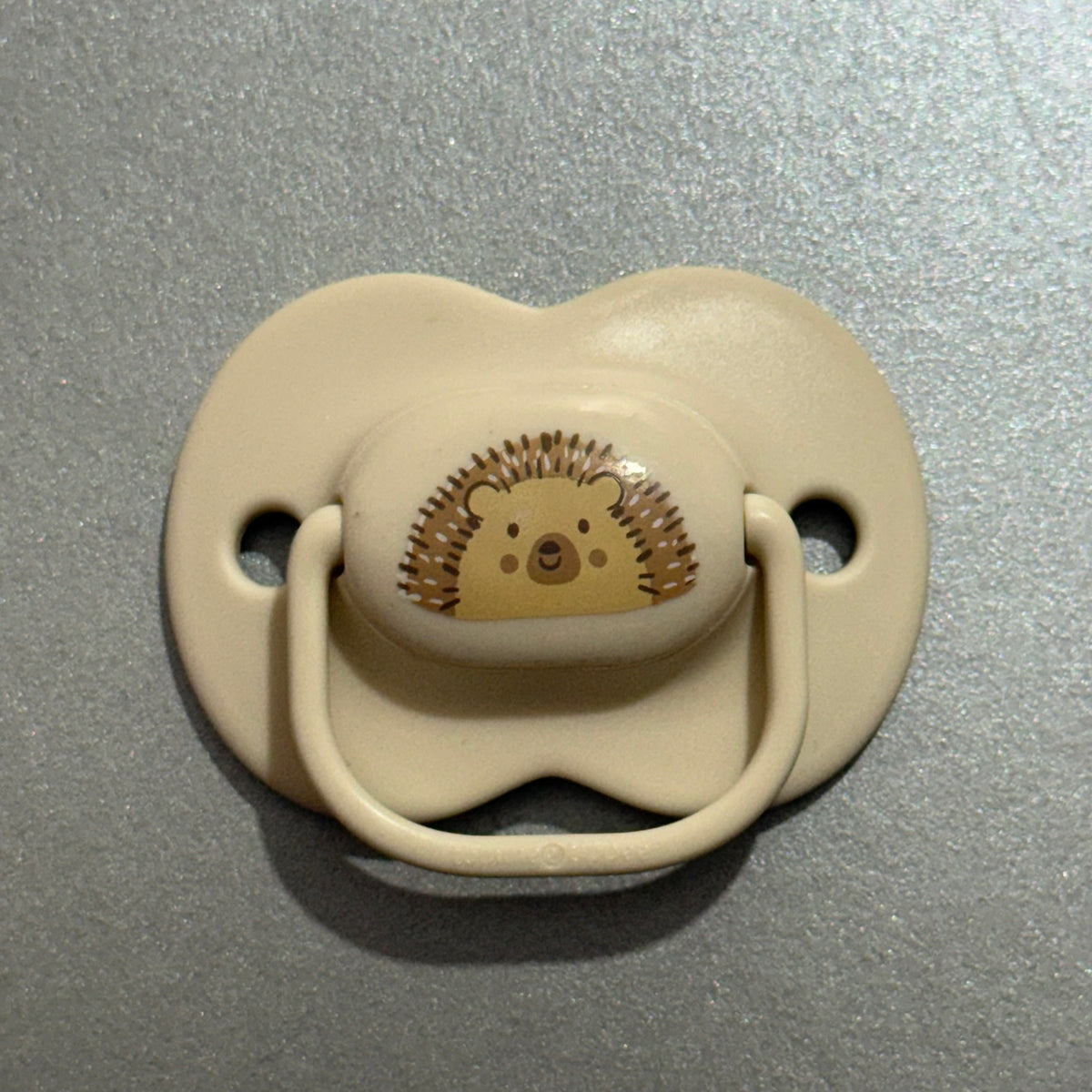 Tommee Tippee Cream Hedgehog Reborn Magnetic Dummy - self fit magnet