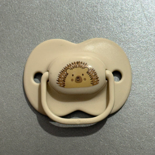 Tommee Tippee Cream Hedgehog Reborn Magnetic Dummy - self fit magnet