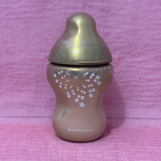 Baby bottle with star pattern in gold
