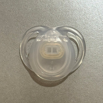 Tommee Tippee Clear 3M Reborn Magnetic Dummy - self fit magnet