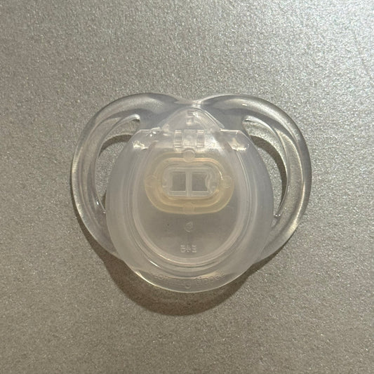 Tommee Tippee Clear 3M Reborn Magnetic Dummy - self fit magnet