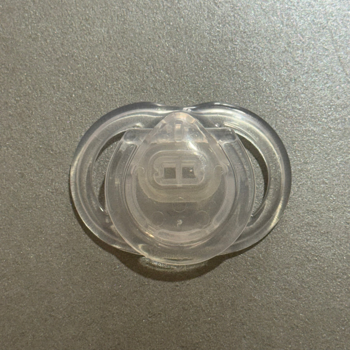 Tommee Tippee Clear Newborn Reborn Magnetic Dummy - self fit magnet
