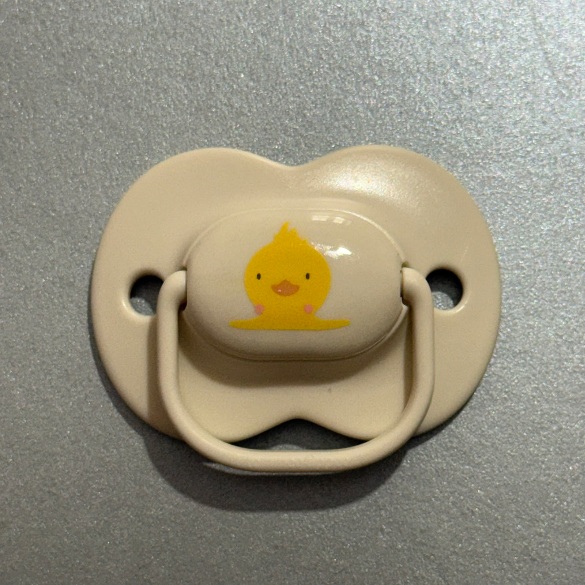 Tommee Tippee Cream Duck Reborn Magnetic Dummy - self fit magnet