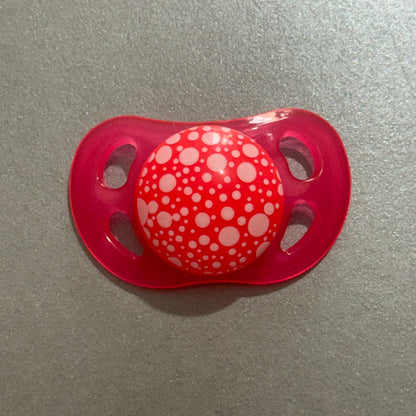 Twistshake Pink Spots Reborn Magnetic Dummy - self fit magnet