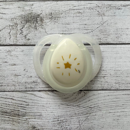 Tommee Tippee Peach Moon / Clear Star Reborn Magnetic Dummy - self fit magnet
