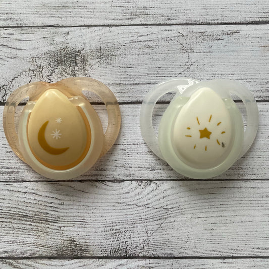 Tommee Tippee Peach Moon / Clear Star Reborn Magnetic Dummy - self fit magnet